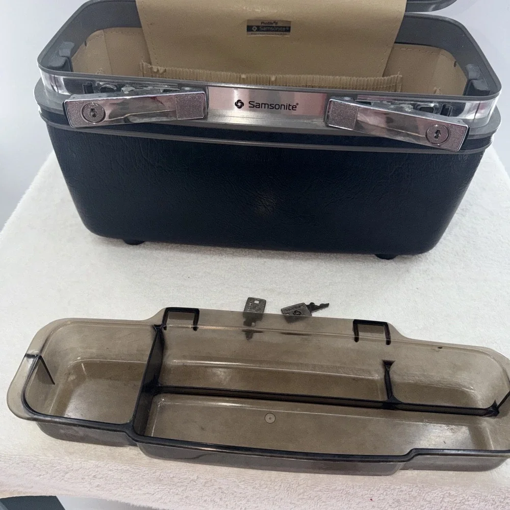 Samsonite Vanity Train Case with 2 Keys, Vintage Navy Blue With Tag Attached